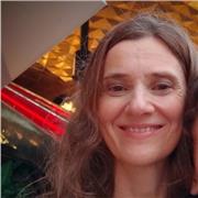 Soy maestra en Artes Visuales y Diseñadora Textil. Tengo experiencia docente en nivel primario, secundario y universitario.